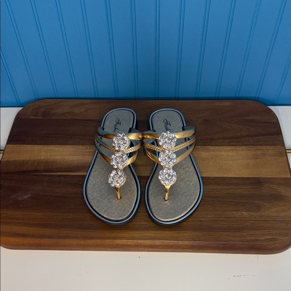 Shoes - NWOT Elegant Gold and Silver Women's Sandals Size 38 EU (7.5-8 US)